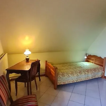 Voici Suggestion De Titre : Pres De Nancy Avec Climatisation, Wifi, Barbecue Et Parking Prive Landhaus